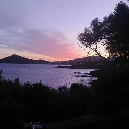 Holiday home Pieds Dans L'eau A Agay