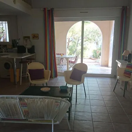 Pieds Dans L'eau A Agay Holiday home Saint-Raphael (Var)