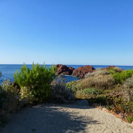 Holiday home Pieds Dans L'eau A Agay Saint-Raphael (Var)